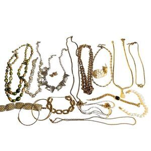 ALL SIGNED VINTAGE 18 Piece Jewelry Lot Monet Trifari Sarah Coventry Napier Coro